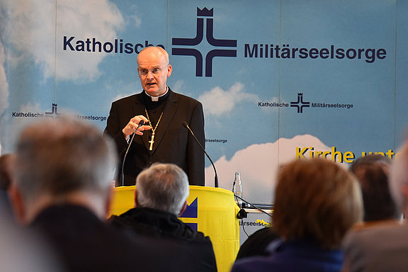 Militärbischof Overbeck dankte den Soldatinnen und Soldaten für ihr Engagement © KS / Doreen Bierdel 