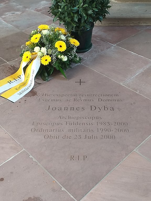 Grab von Militärbischof Johannes Dyba im Dom zu Fulda © KMBA / Herbert Berghus