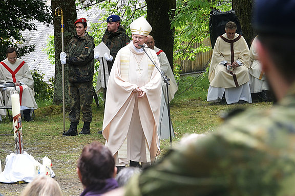 Gottesdienst im Zeltlager mit Militärbischof Overbeck © KS / Doreen Bierdel