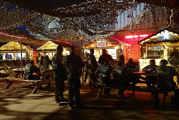 Kleiner Weihnachtsmarkt im Camp Castor in Gao am Heiligen Abend © Bundeswehr / PAO