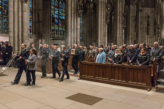 Einzug zum Gottedienst in den Kölner Dom (© Bundeswehr / Stephan Ink)