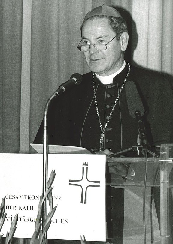 Militärbischof Johannes Dyba auf einer Gesamtkonferenz der Katholischen Militärseelsorge © BMVg / Kiesel 