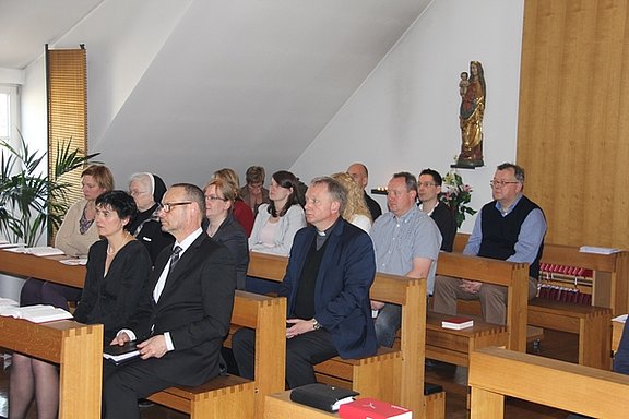 Teilnehmer in der Michaelskapelle
