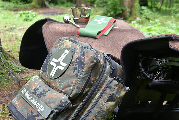 Kultrucksack eines Katholischen Militärpfarrers und Vorbereitung für einen Feldgottesdienst © KS / Doreen Bierdel