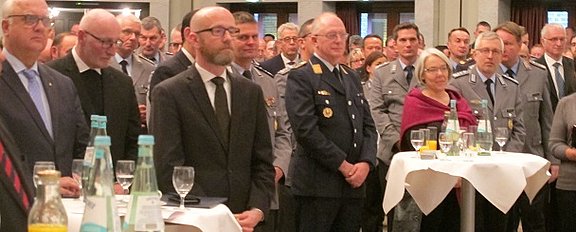 Auch Bundespolizisten und Vertreter von Streitkräften verschiedener Länder haben am Empfang teilgenommen. © KS / Friederike Frücht