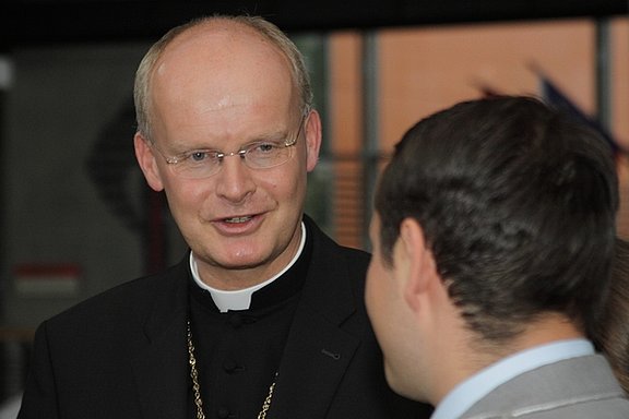 Der Bischof von Essen, Militär- und Sozialbischof Dr. Franz-Josef Overbeck im Gespräch 