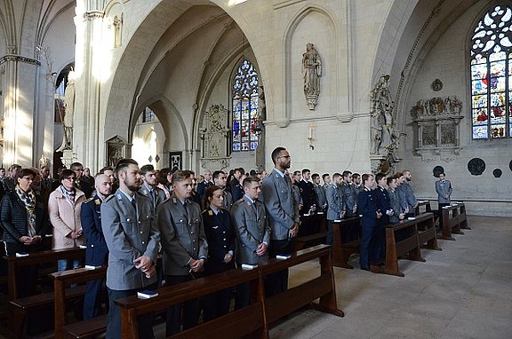 Militärangehörige verschiedener Nationen und Dienstgrade beteten im St.-Paulus-Dom gemeinsam für den Frieden. © Bischöfliche Pressestelle Münster / Anke Lucht
