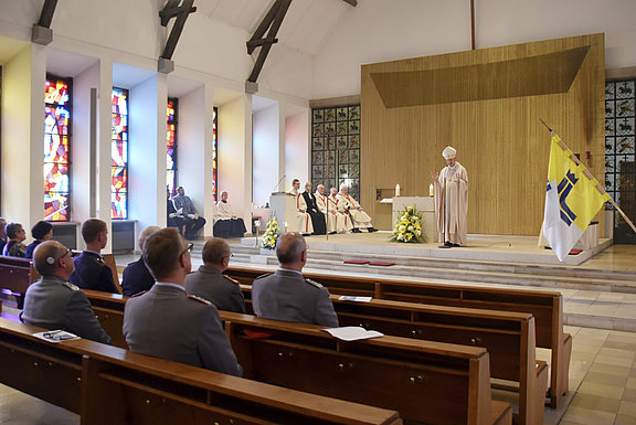 Gottesdienst zur Amtseinführung mit dem Katholischen Militärbischof Franz-Josef Overbeck © KS / Doreen Bierdel